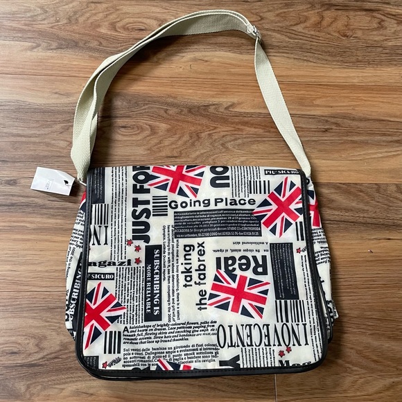 Handbags - GIFTED TO A FRIEND! British Souvenir Travel Bag!